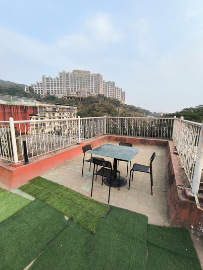 villa with WiFi and AC in vibrant Mumbai