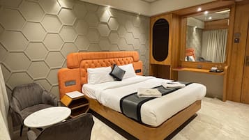 Escrivaninha, espaço de trabalho para notebook, roupa de cama