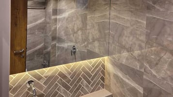 Premium Room | Bathroom | Bidet, soap, shampoo, toilet paper