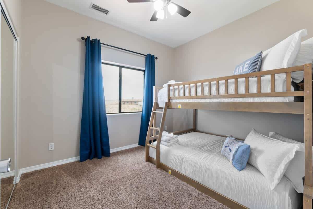 3 makuuhuonetta, silitysrauta/-lauta, vauvan matkasänky, Wi-Fi