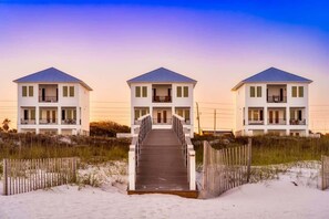 Exterior - Whitecap Gulf Front 6BR Beach & Pool Gem (Orange Beach)