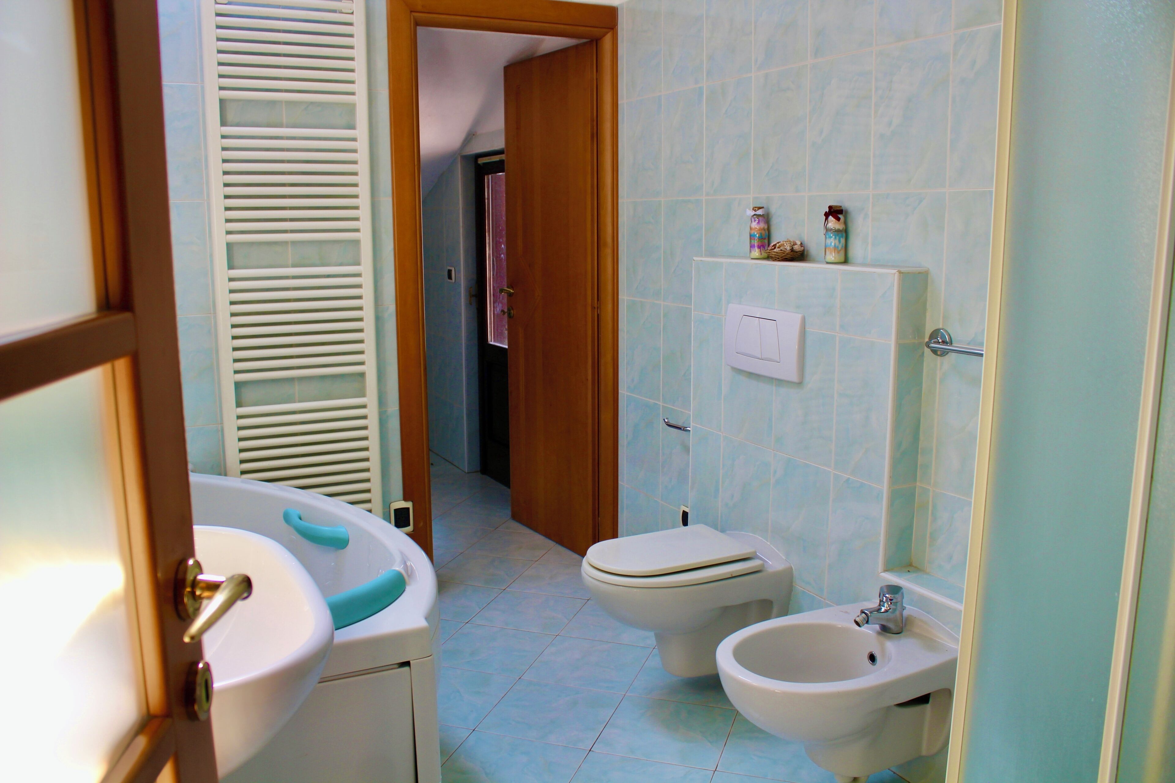 Whirlpool, Bidet, Handtücher, Seife