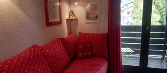 PLEASANT APARTMENT IN THE HEART OF THE VILLAGE, VERY NICE VIEW OF THE MOUNTAINS. 