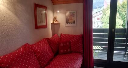 AGREABLE APPARTEMENT AU COEUR DU VILLAGE,TRES BELLE VUE SUR LES MONTAGNES.