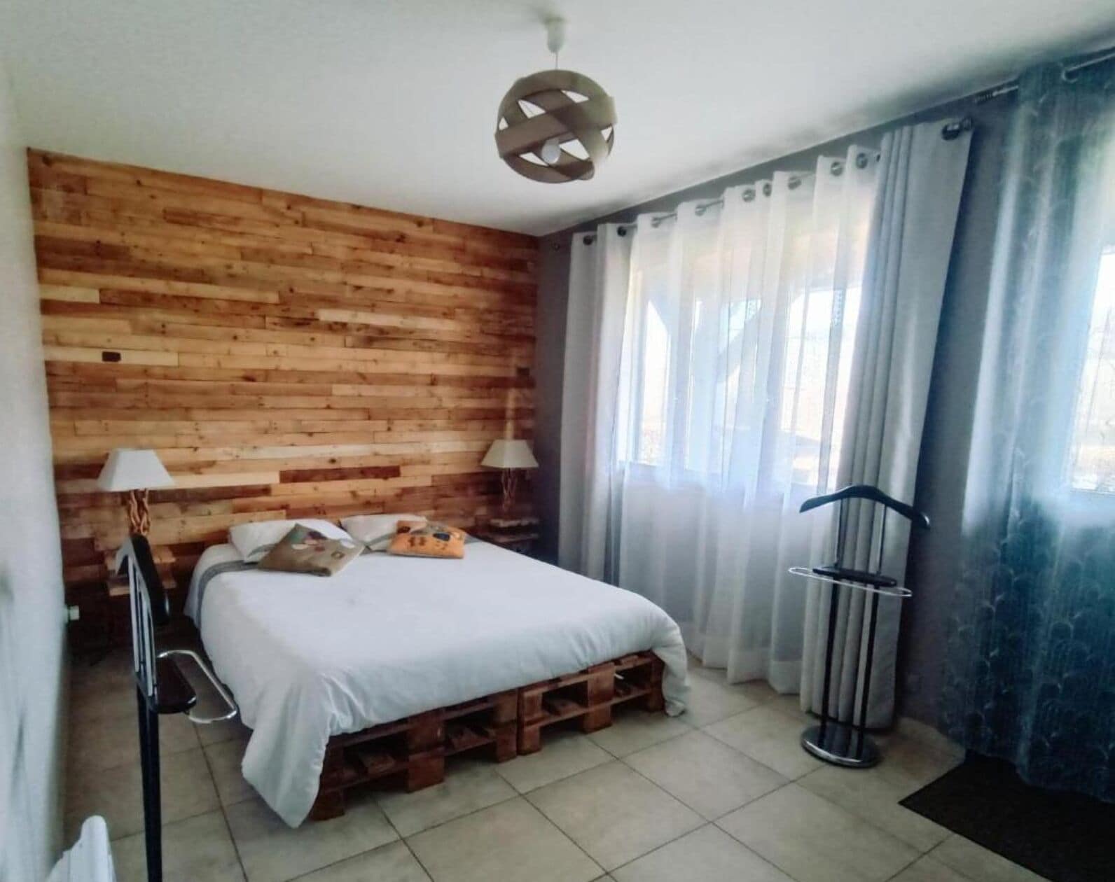 7 chambres, lit parapluie, Wi-Fi, draps fournis