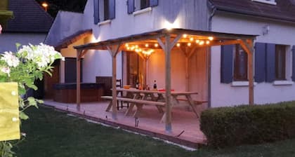 Gîte familial - On the banks of the Nivernais Canal