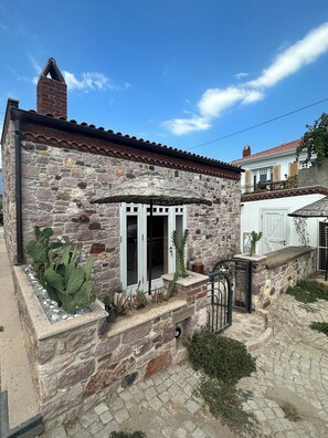 Spitaki | Terrace/patio - Rum Evleri (Ayvalik)