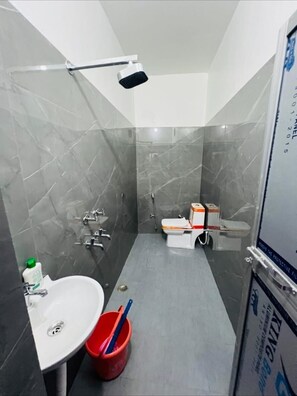 Deluxe Double Room, City View | Bathroom