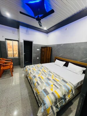 Deluxe-dobbeltværelse - byudsigt | Gratis Wi-Fi, sengetøj