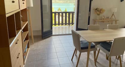 Villa des Lardars · Villa 4* · Panoramic lake view & close to the beach
