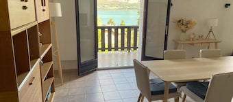 Villa des Lardars · Villa 4* · Panoramic lake view & close to the beach