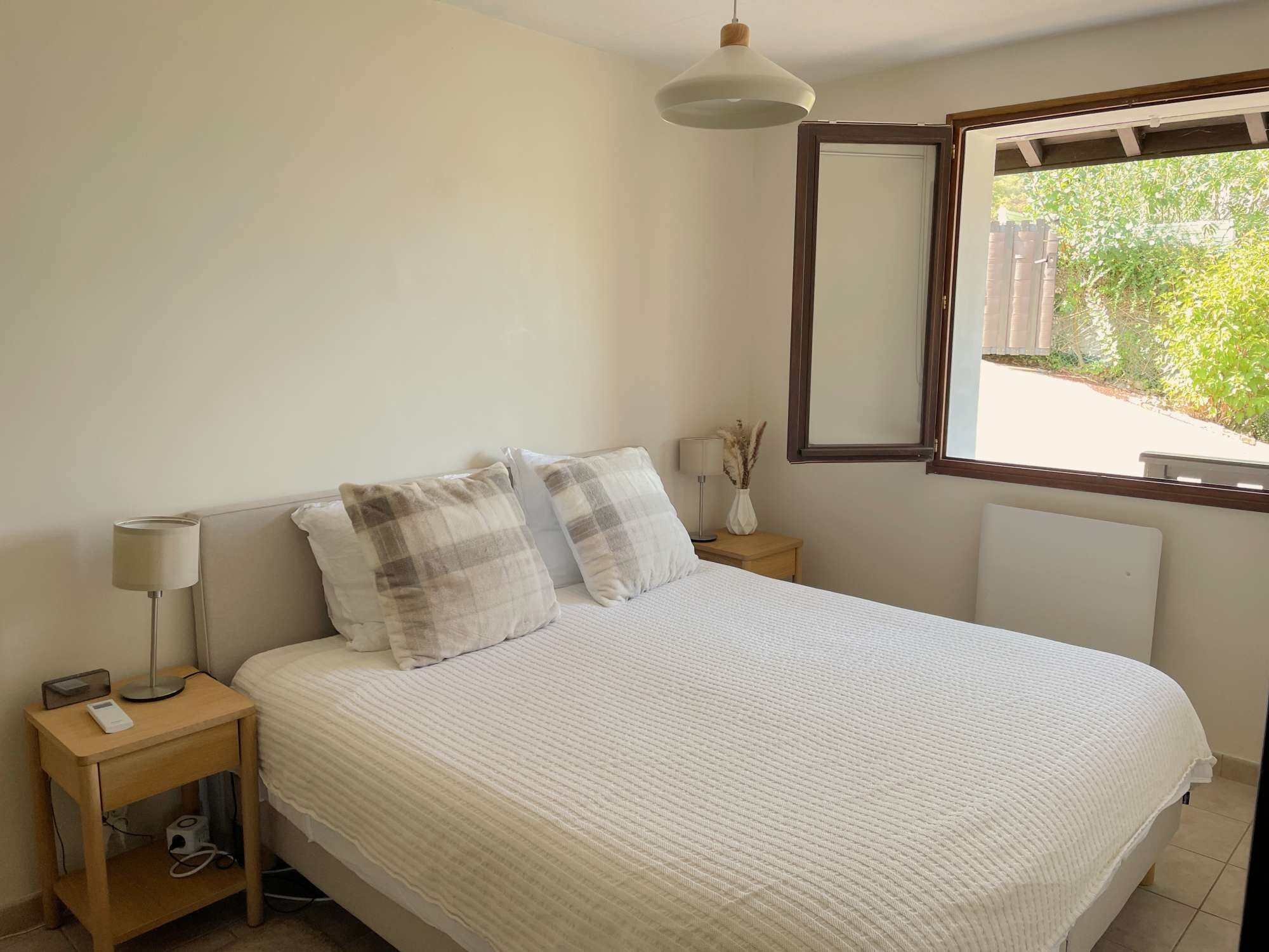 2 bedrooms, desk, iron/ironing board, travel crib