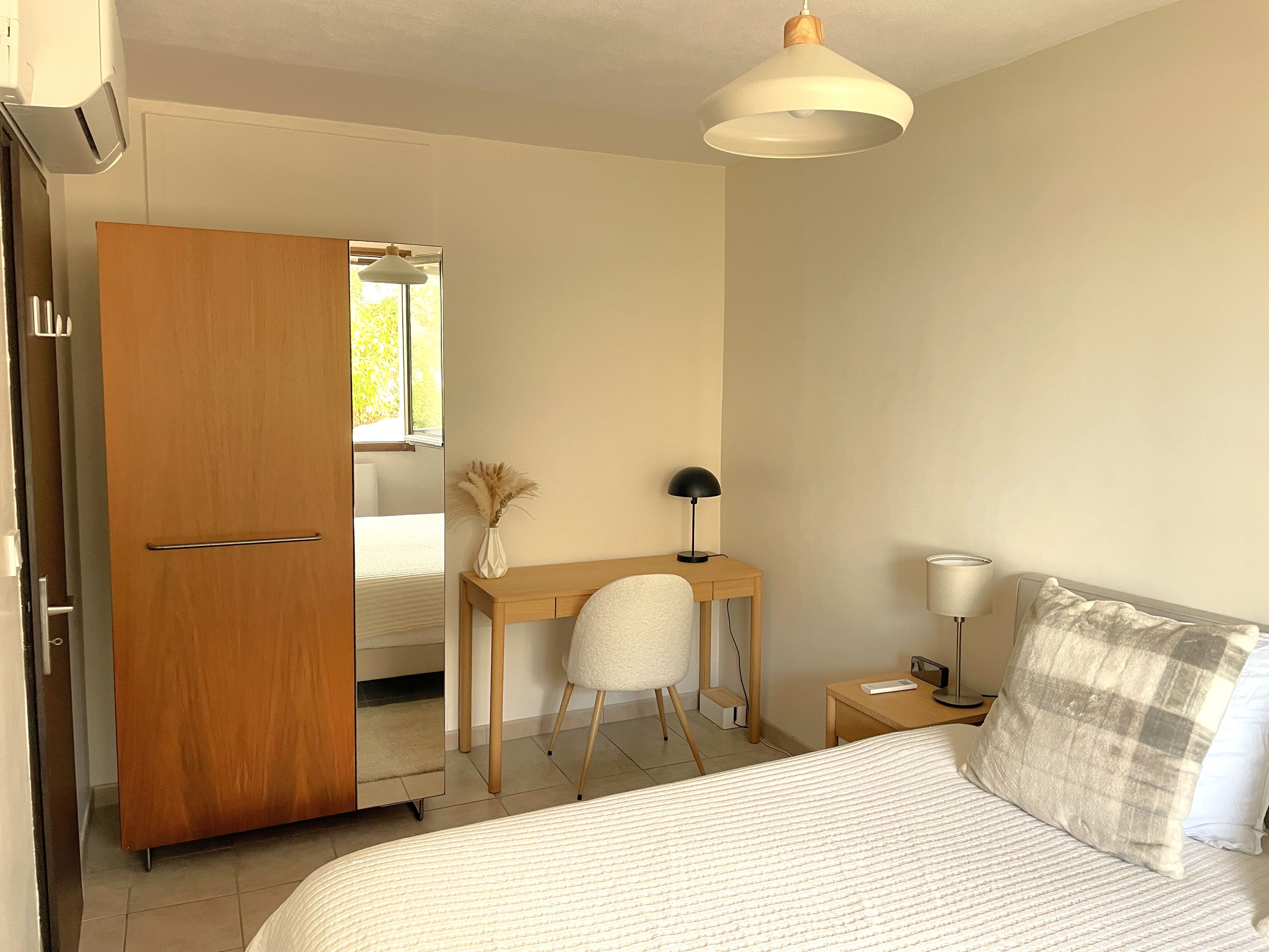2 bedrooms, desk, iron/ironing board, travel crib