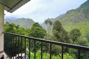 Club Room | Balcony view