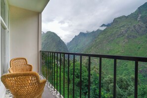 Executive Room | Balcony view - Deva's Retreat (Joshimath)
