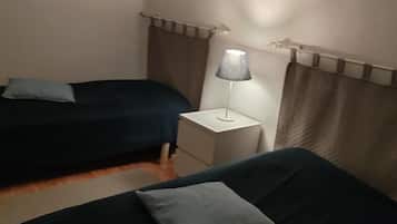 2 slaapkamers, een strijkplank/strijkijzer, beddengoed