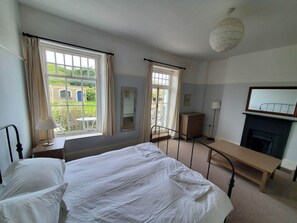 5 室のベッドルーム、アイロン / アイロン台、WiFi、ベッドシーツ