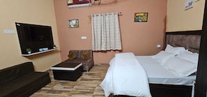 Memory-foam beds, desk, laptop workspace, free WiFi - The Ashok Vatika Farms and Stay (Haridwar)