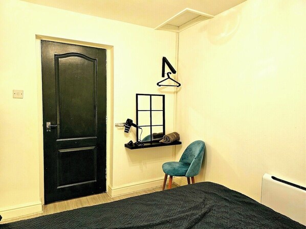 1 chambre, fer et planche à repasser, accès Internet, draps fournis