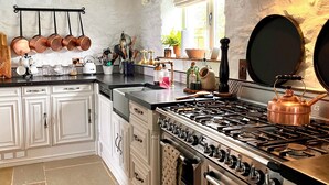 Micro-ondes, four, plaque de cuisson, lave-vaisselle