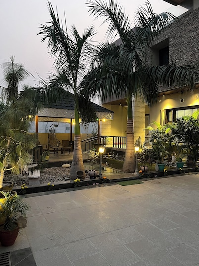 Charming 4-bedroom bungalow with WiFi, AC in Amritsar, Punjab