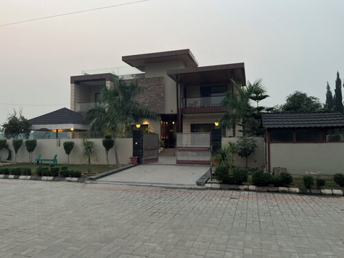 Charming 4-bedroom bungalow with WiFi, AC in Amritsar, Punjab