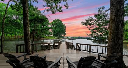 Lion Maonr by SoCharm |  Luxe Retreat with 300ft of Waterfront Views & Pickleball Court