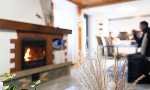 Maison Gruyère avec Cheminée et Vue sur les Alpes