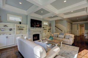 TV - Five BR Luxury Vacation Home w Private Pool Bikes & Beach Gear included (Hilton Head Island)