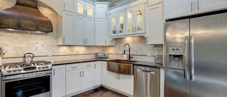 Fridge, microwave, dishwasher, coffee/tea maker