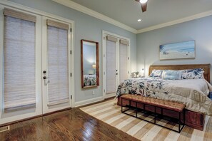 5 bedrooms, iron/ironing board, Internet, bed sheets