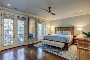 5 bedrooms, iron/ironing board, internet, bed sheets - Five BR Luxury Vacation Home w Private Pool Bikes & Beach Gear included (Hilton Head Island)