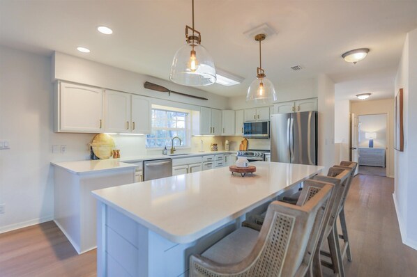 Geladeira, fogão, cooktop, lava-louças