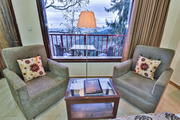 Superior tweepersoonskamer, uitzicht op bergen | Een laptopwerkplek, verduisterende gordijnen, geluiddichte muren