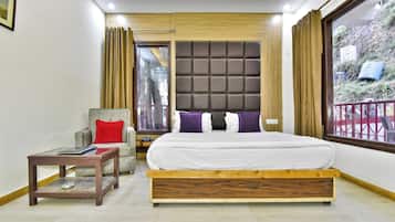 Deluxe Double Room | Laptop workspace, blackout drapes, soundproofing, iron/ironing board