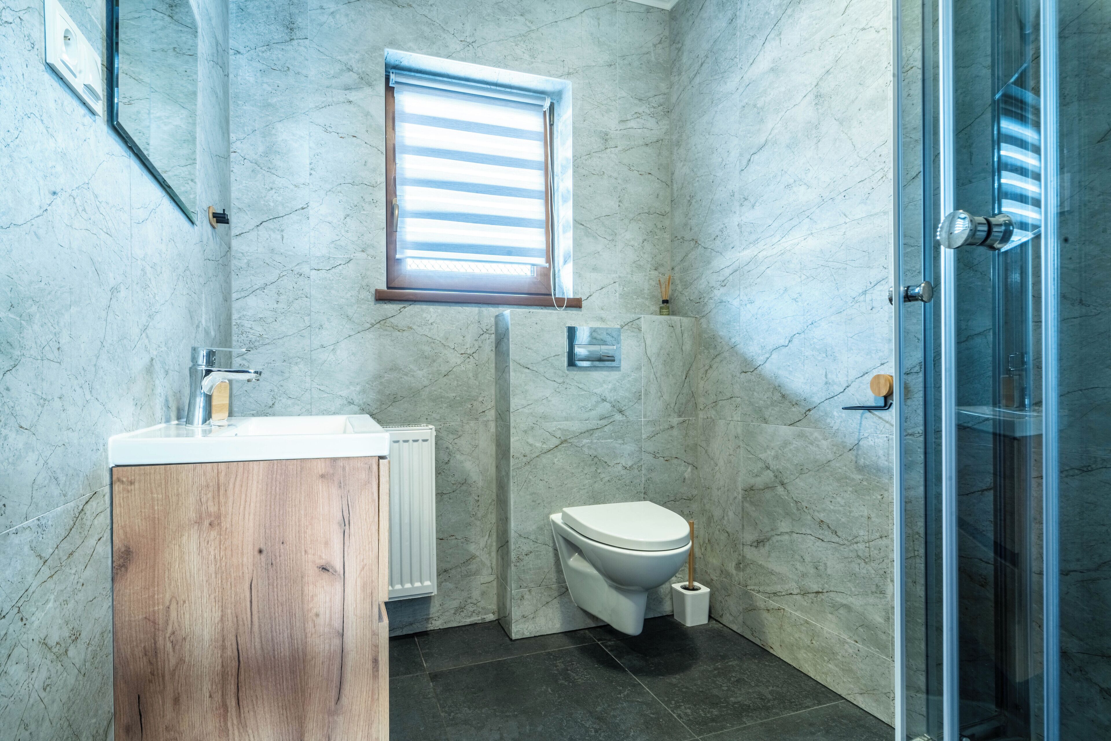 Douche, sèche-cheveux, papier toilette