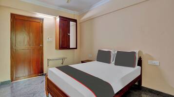 Deluxe Triple Room | Desk, free WiFi