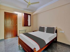 Deluxe Triple Room | Desk, free WiFi