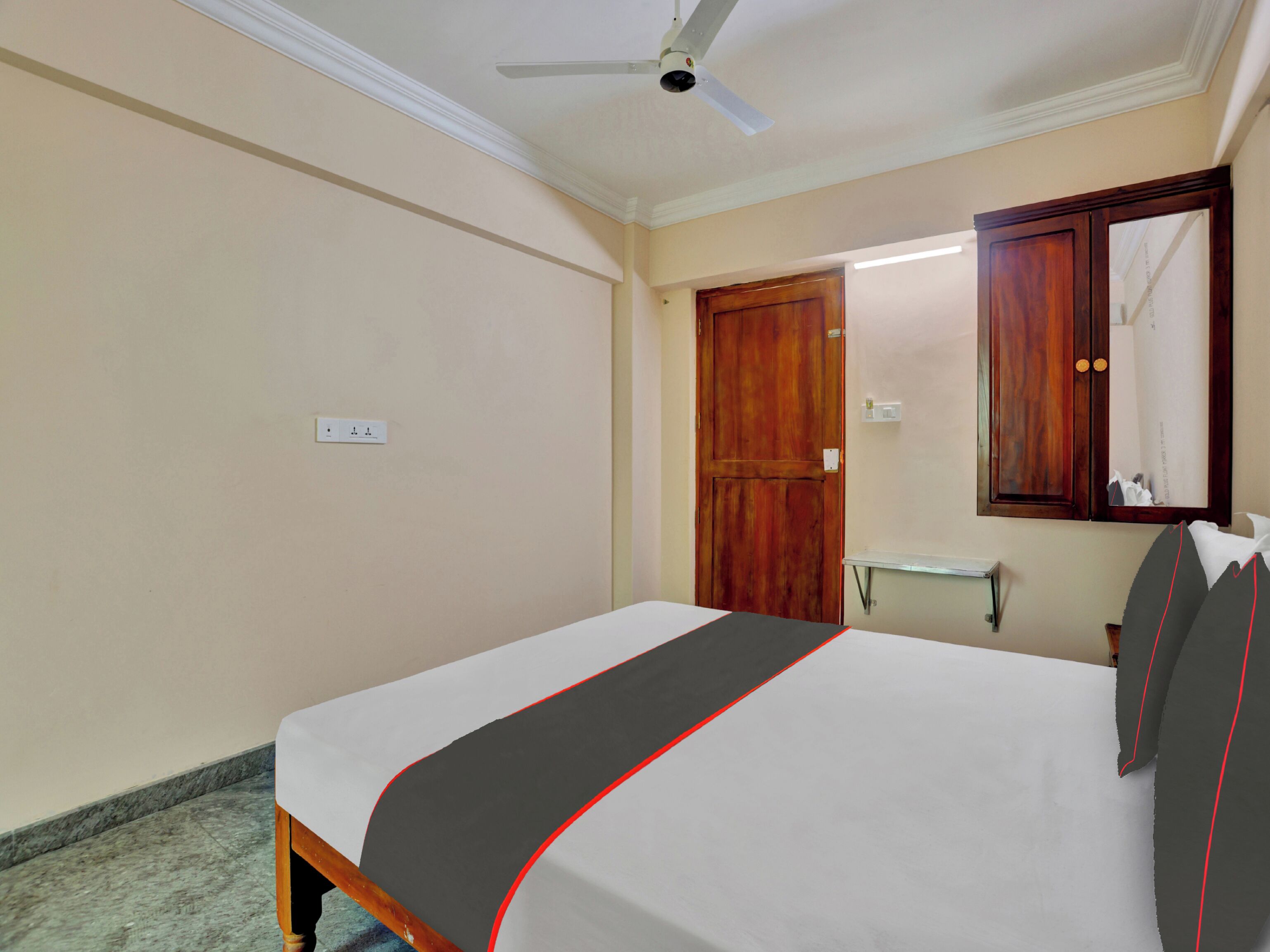 Basic Single Room | Desk, free WiFi