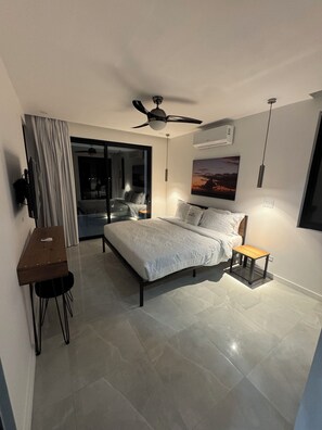 4 soverom, safe på rommet, strykejern/-brett og reiseseng for barn