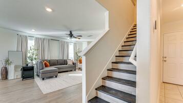 House (4 Bedrooms) | Interior