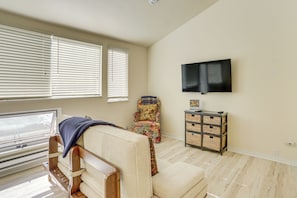 Apartment (0 Bedroom) | Interior - Mountain-view Studio: Top Floor, Private Deck (Vail)