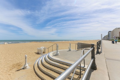 Exclusive Beach Access: VA Beach Studio Condo!
