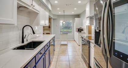 3 Mi to Lake Arlington: Texas Family Home