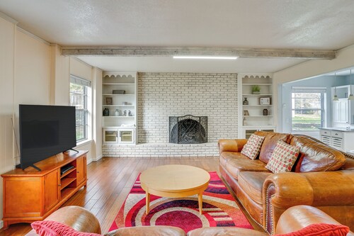 3 Mi to Lake Arlington: Texas Family Home