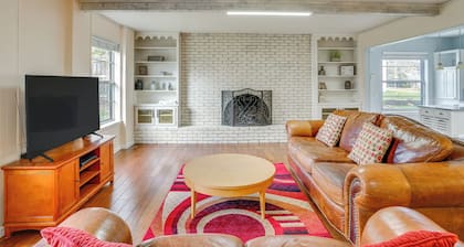 3 Mi to Lake Arlington: Texas Family Home