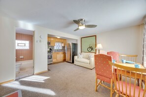 Interior - Half-mi to Attractions: Colorado Escape (Manitou Springs)