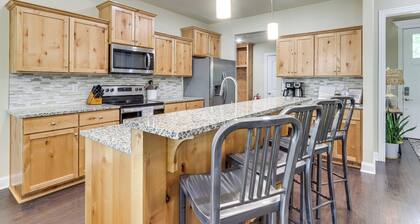 Table Rock Lake Retreat: Walk to Shore!