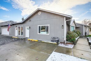 Apartment (0 Bedroom) | Interior - Electric Fireplace: Central Coeur D'alene Studio! (Coeur d'Alene)