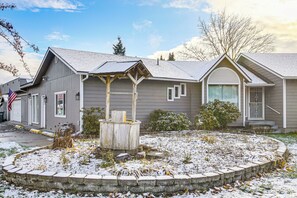 Apartment (0 Bedroom) | Interior - Electric Fireplace: Central Coeur D'alene Studio! (Coeur d'Alene)